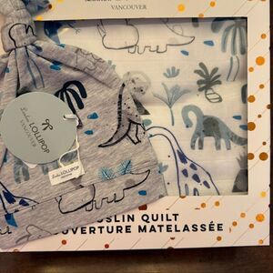 NWT Loulou Lollipop Set Muslin Quilt Baby or Toddler Blanket /Knot Hat Dinosaurs